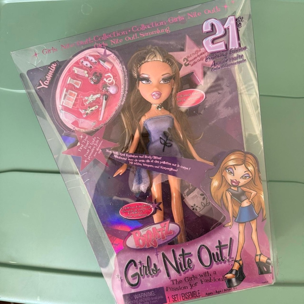 Bratz Girls Nite Out Doll with Accessories